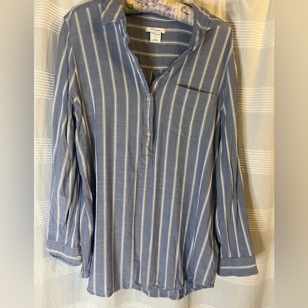 Woman’s long sleeve pinstripe, casual blouse by Daily Ritual size Large